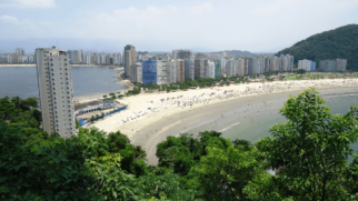 São Vicente funciona como um 'combo' do litoral: praia com estrutura, pontos turísticos fáceis de visitar e uma história que dá contexto ao passeio