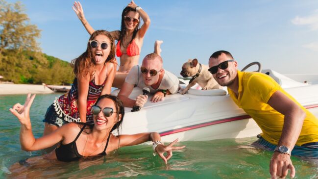 Com o avanço do turismo náutico em 2026, plataformas como Navegue Temporada passaram a facilitar a comparação de preços e a contratação de passeios em tempo real.