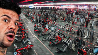 A Ironberg diz ter a maior academia de musculação do mundo, com unidade de 32 mil m² em Alphaville, e viralizou após reunir mais de 15 mil pessoas treinando ao mesmo tempo em Fortaleza.