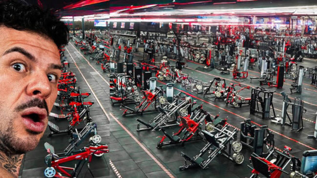 A Ironberg diz ter a maior academia de musculação do mundo, com unidade de 32 mil m² em Alphaville, e viralizou após reunir mais de 15 mil pessoas treinando ao mesmo tempo em Fortaleza.