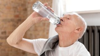 Entenda por que manter a hidratação em dia pode apoiar o metabolismo e melhorar as condições para outras medidas funcionarem