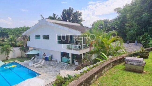 Casa de luxo com piscina, sauna e 5 suítes vai a leilão