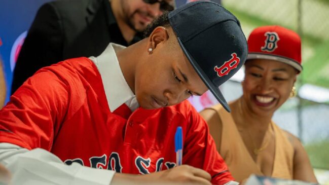 Contratação foi confirmada pelo jornalista Ben Badler, do site especializado Baseball America