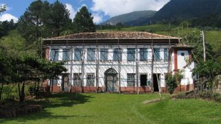 O uso do espaço histórico para o lucro privado