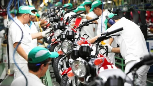 No varejo, a expectativa é de 2,3 milhões de unidades licenciadas, avanço de 4,6%, enquanto as exportações devem alcançar 45 mil motocicletas