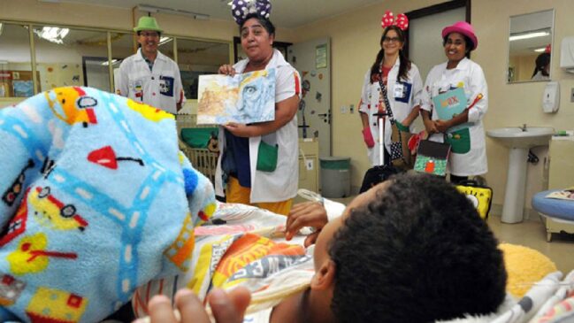 Formação prepara participantes para integrar a rede de voluntários da organização, que atua em hospitais e escolas