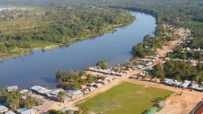 Habitadas majoritariamente por indígenas da etnia ticuna, as famílias da comunidade relatam abandono institucional e ausência de políticas públicas essenciais