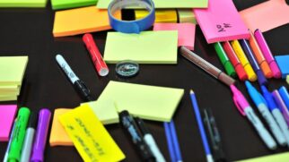 Parte dos gastos com material escolar pode estar ligada a práticas abusivas por parte de instituições de ensino