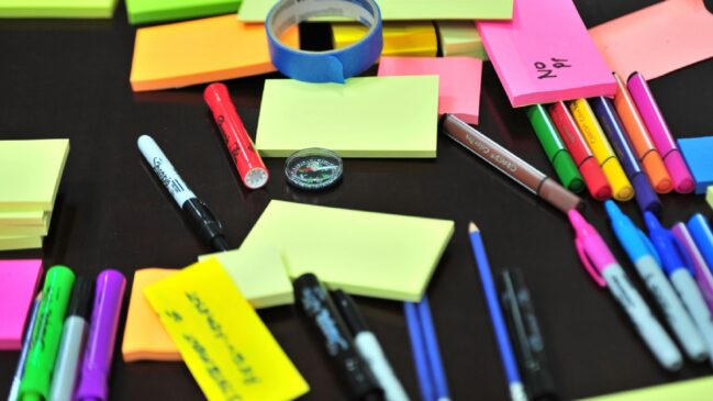 Parte dos gastos com material escolar pode estar ligada a práticas abusivas por parte de instituições de ensino