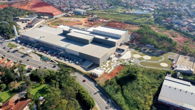 Localizado entre Vargem Grande Paulista e Cotia, na Grande São Paulo, o centro de compras aposta na variedade de segmentos