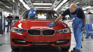 Em 50 anos, o modelo definiu fábricas, tecnologias e a produção global da BMW