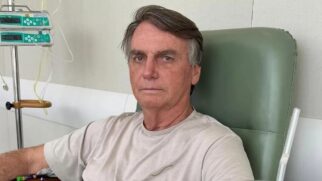 Ex-presidente Jair Bolsonaro (PL) no Hospital DF Star, em Brasília