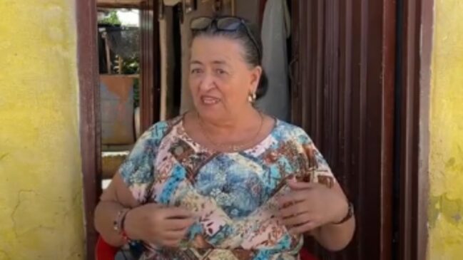 Rotina de 'fofoqueira profissional' de idosa colombiana viraliza nas redes sociais