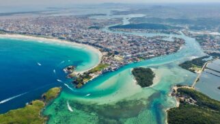 De acordo com a Marinha, a aeronave, pertencente à empresa OMNI Táxi Aéreo
