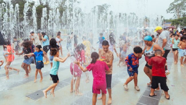 Espaço conta com 200 jatos d'água distribuídos em uma área de 620 metros quadrados