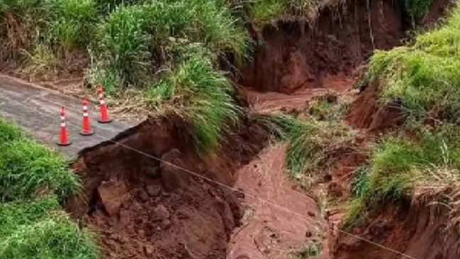 Deslizamento de terra bloqueou a Rodovia Washington Luís na madrugada desta segunda