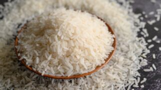 Com poucos ajustes no preparo, dá para ter arroz macio, separado e com cara de feito em casa todo dia