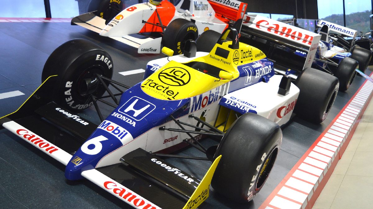 Mais antigo em exposição é o Mercedes-Benz W196 ("Flecha de Prata")