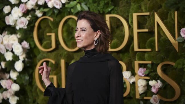 Entre champanhe, discursos fora do script e bastidores lendários, a premiação consolida sua fama como o evento mais imprevisível de Hollywood