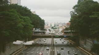 Data simboliza o início da cidade que cresceu de aldeamento jesuíta a metrópole global