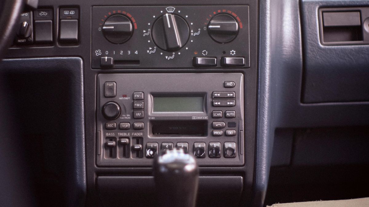 Transmissor FM com Bluetooth é a alternativa mais prática para levar música, gps e chamadas ao rádio antigo