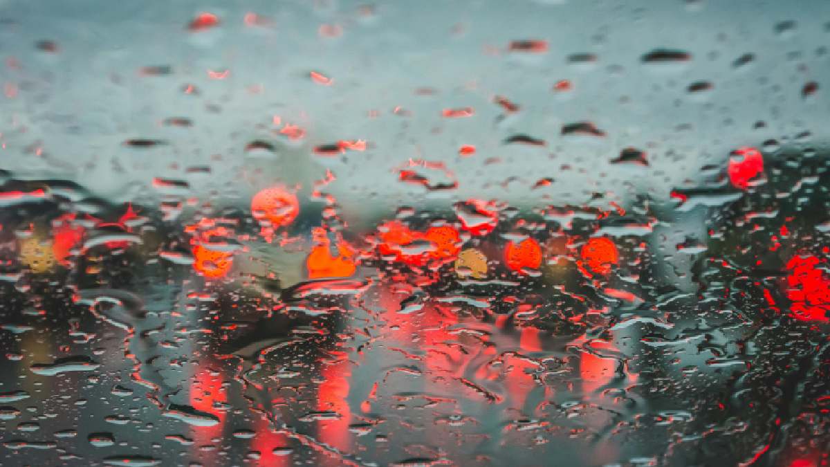 Menos é mais: excesso de detergente pode deixar manchas e reflexos, principalmente à noite com faróis vindo no sentido contrário. Foto: Pexels