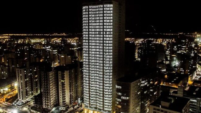 Torres impressionam pelos números e pela imponência à beira-mar