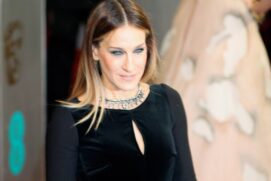 Sarah Jessica Parker usou um vestido preto no casamento com matthew broderick, em 1997, por vergonha da exposição e por praticidade