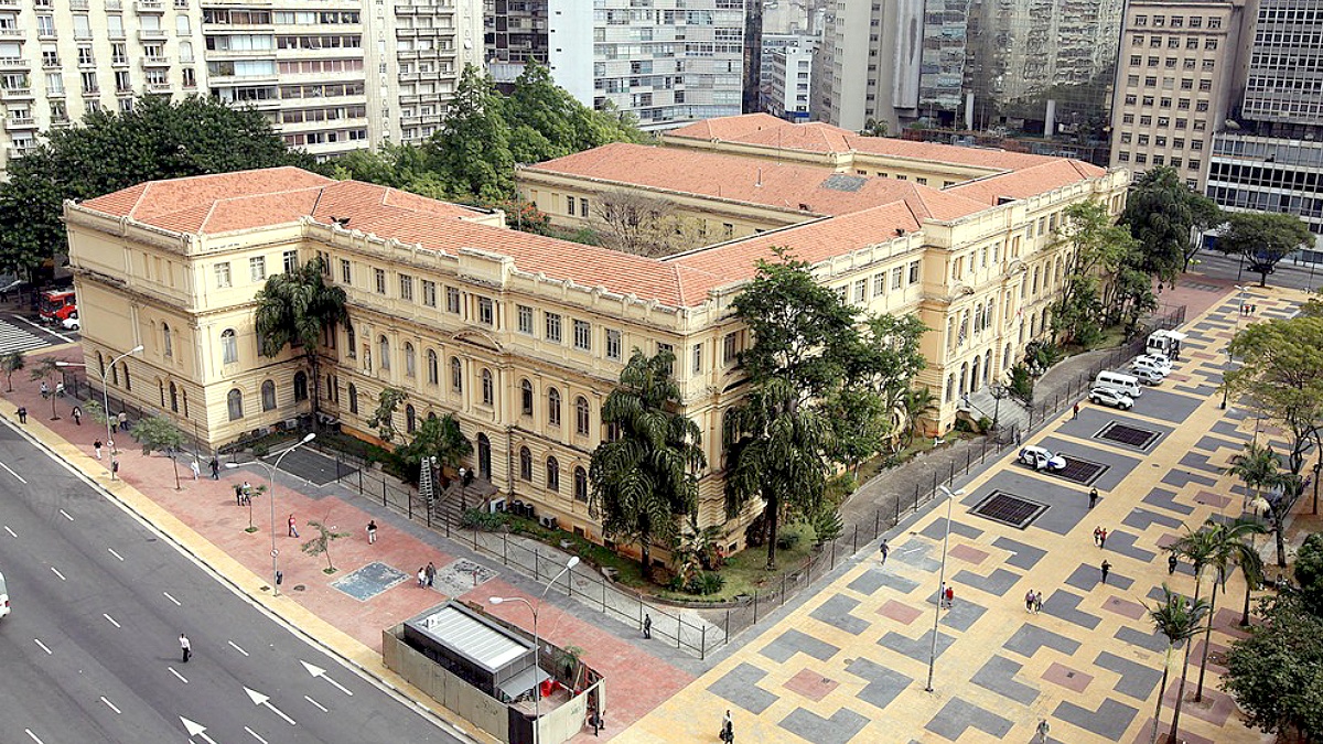 Oportunidades estão abertas para candidatos com ensino médio e superior
