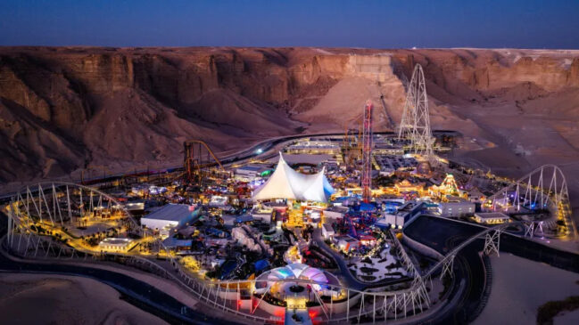 Imagem aérea do Six Flags Qiddiya City, parque temático com atrações recordistas