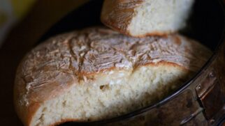 A forma como o pão é congelado faz toda a diferença no consumo posterior. Utilizar sacos próprios para congelamento é o mais indicado, pois eles ajudam a manter a higiene e a preservar o alimento