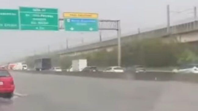 Rodovia Ayrton Senna sofreu com alagamento nesta quarta