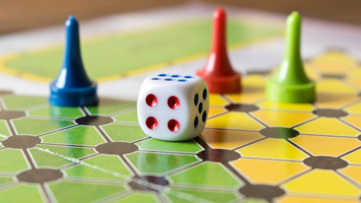 Jogos simples de tabuleiro exercitam o cérebro e afastam Alzheimer, demência e depressão