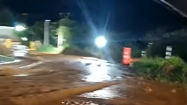 Dique da Vale se rompeu na madrugada deste domingo/Reprodução