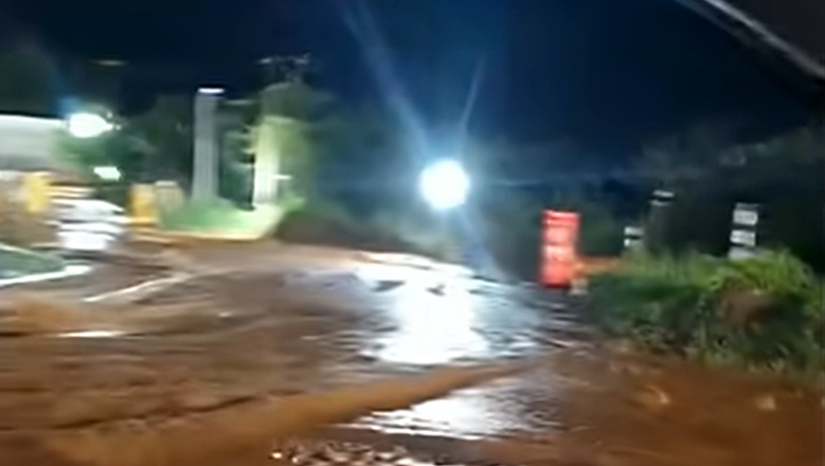 Dique da Vale se rompeu na madrugada deste domingo/Reprodução