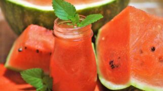 Entenda como o consumo frequente de melancia influencia rins, retenção de líquidos e colesterol e veja formas simples de incluir a fruta na rotina