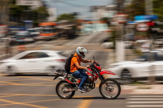 Nova lei já está em vigor e beneficia milhões de motociclistas no estado
