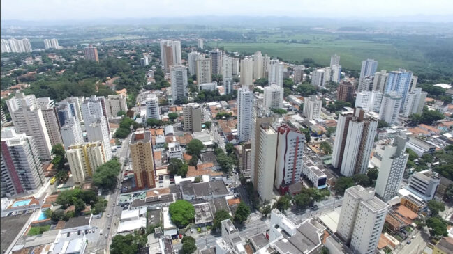 Vista aérea de São José dos Campos, maior cidade do Vale do Paraíba
