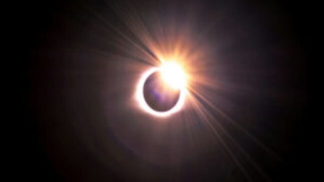 Eclipse solar total transforma o dia em noite por alguns minutos Winplsh