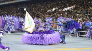 Desfile no Sambódromo do Anhembi reúne milhares de foliões e mostra a grandiosidade do carnaval paulistano