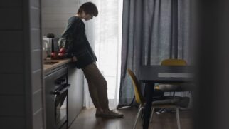 Sensação de escutar o próprio nome pode acontecer em momentos de silêncio absoluto