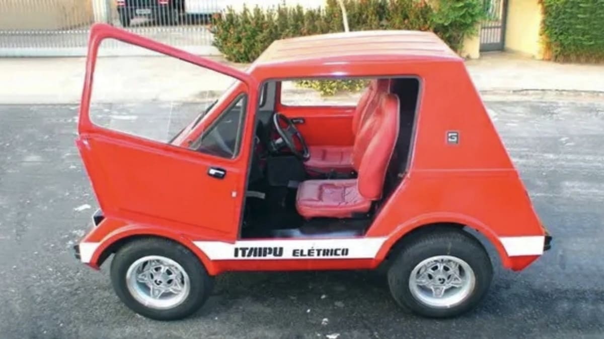 Gurgel Itaipu E-150 exposto em evento de carros antigos relembra o pioneirismo elétrico brasileiro - Reprodução/YouTube