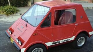 Detalhes do compacto elétrico mostram o design simples e funcional criado nos anos 1970