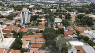 Vista aérea de Nova Odessa revela ruas arborizadas e áreas verdes espalhadas pela cidade