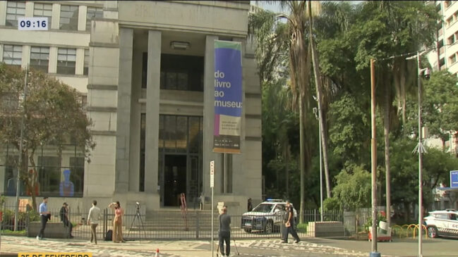 Fachada histórica da Biblioteca Mário de Andrade no centro de São Paulo