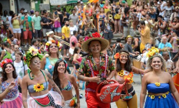 Durante a festança, a bateria do celular pode morrer, aquele sapato pode começar a machucar, a pressão sofrer alterações