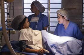 Joélly dá a luz e Samira ameaça não entregar o bebê a Lena