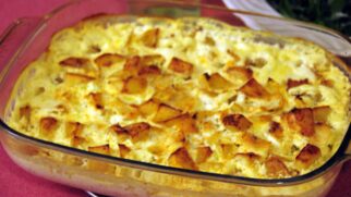 Tradição que atravessa gerações: bacalhau é presença garantida na mesa da Semana Santa.