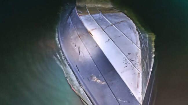 Embarcação bateu em um píer durante deslocamento