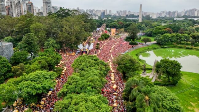 Blocos seguem desfiles nesta segunda em São Paulo
